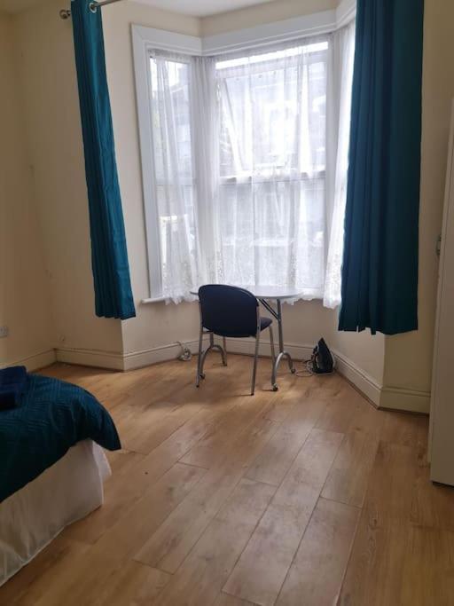 Spacious One Bedroom * Londen